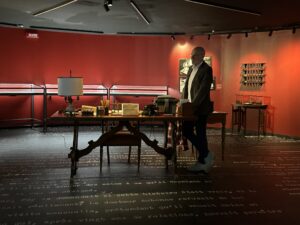 Bologne comme un roman : sur les traces de Georges Simenon au Modernissimo